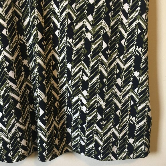 Jones New York Abstract Herringbone Pintuck Collar Sleeveless Blouse - Picture 4 of 15